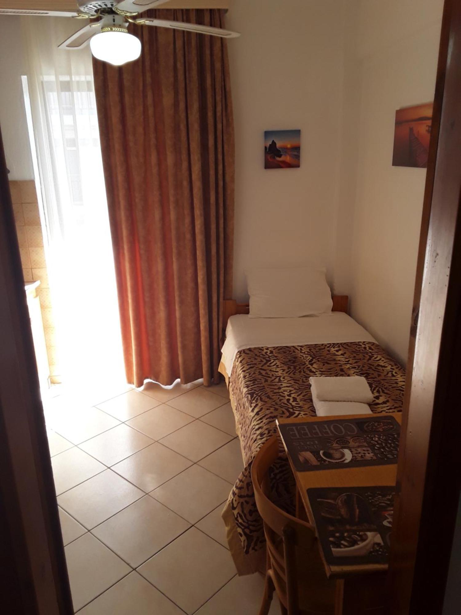 Aparthotel Hause Zorbas Paralia Dionisiou Habitación foto